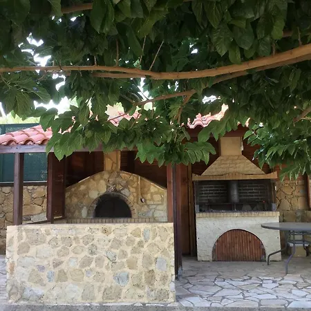 Epavlis Maria Kondomarion